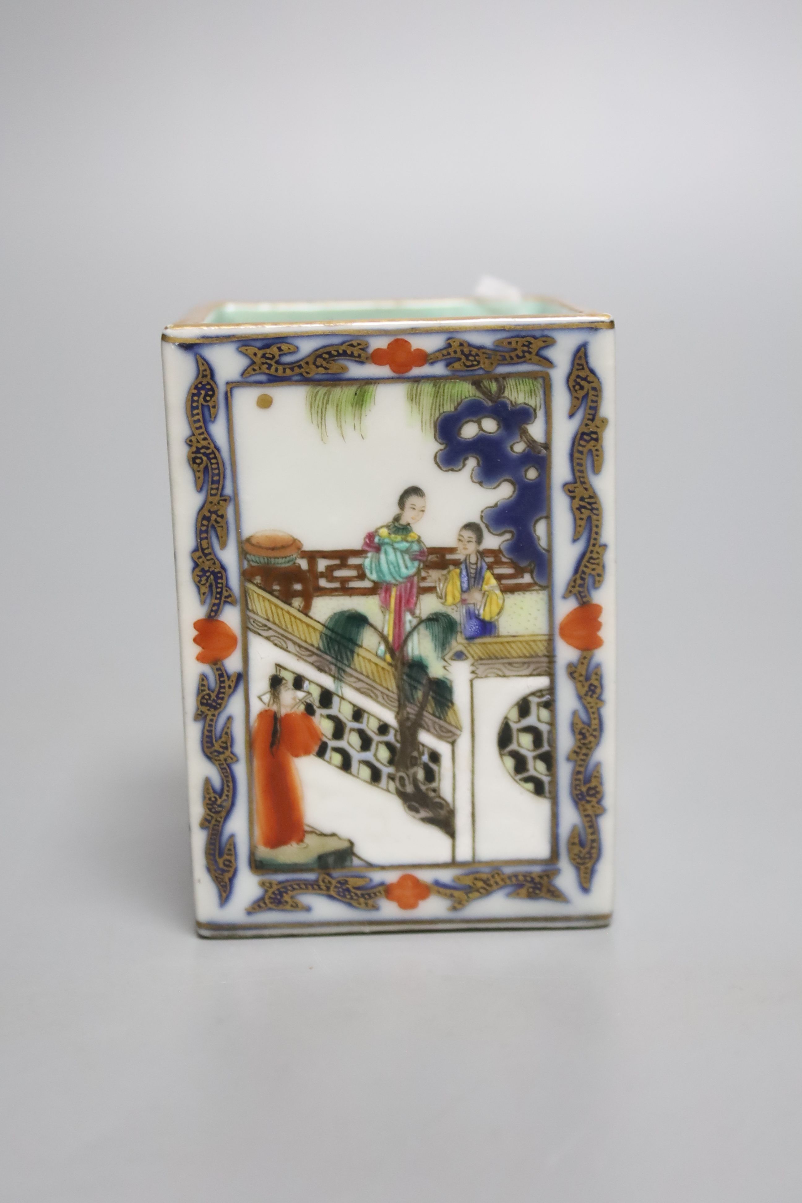 A Chinese enamelled porcelain square brush pot, 7.4cm